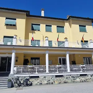 Dora Hotel
